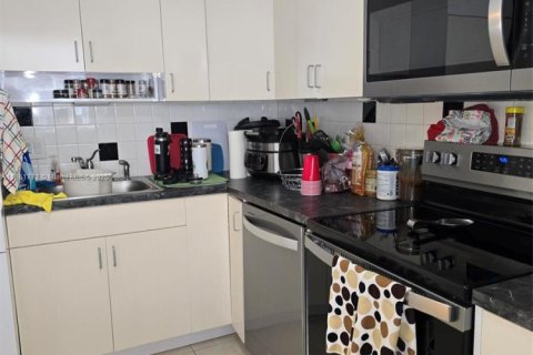 House in Miami, Florida 1 bedroom, 80.64 sq.m. № 1891431 - photo 3