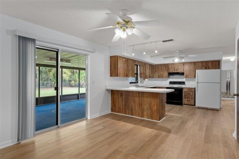 House in Crystal River, Florida 4 bedrooms, 155.33 sq.m. № 2212186 - photo 13