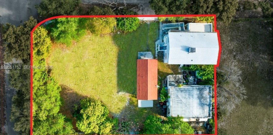 Commercial property in Miami, Florida 315.5 sq.m. № 2249489