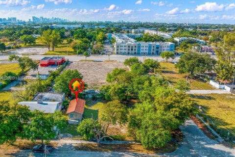 Commercial property in Miami, Florida 315.5 sq.m. № 2249489 - photo 4