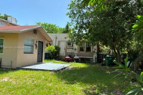 Commercial property in Miami, Florida 315.5 sq.m. № 2249489 - photo 16