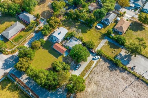 Commercial property in Miami, Florida 315.5 sq.m. № 2249489 - photo 2