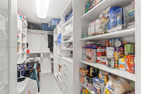 Condo in Bal Harbour, Florida, 3 bedrooms  № 1714836 - photo 25