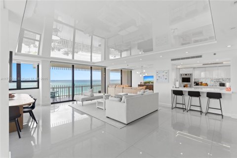 Condo in Bal Harbour, Florida, 3 bedrooms  № 1714836 - photo 5