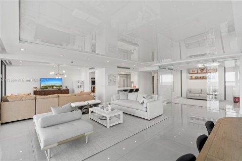 Condo in Bal Harbour, Florida, 3 bedrooms  № 1714836 - photo 11