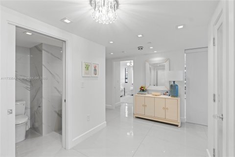 Condo in Bal Harbour, Florida, 3 bedrooms  № 1714836 - photo 17