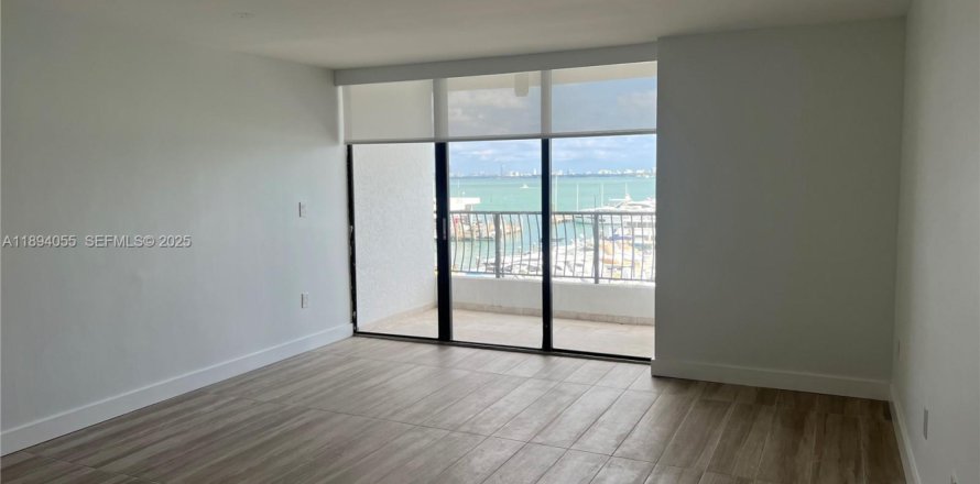 Studio à Condo à Miami, Floride  № 2035030