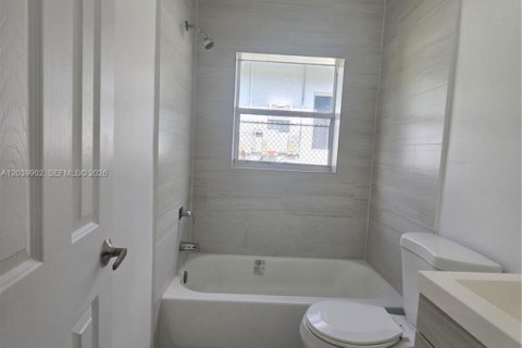 House in Dania Beach, Florida 1 bedroom № 2089580 - photo 5