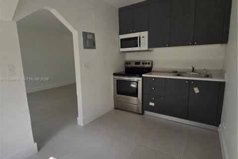 House in Dania Beach, Florida 1 bedroom № 2089580 - photo 4