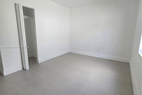 House in Dania Beach, Florida 1 bedroom № 2089580 - photo 3