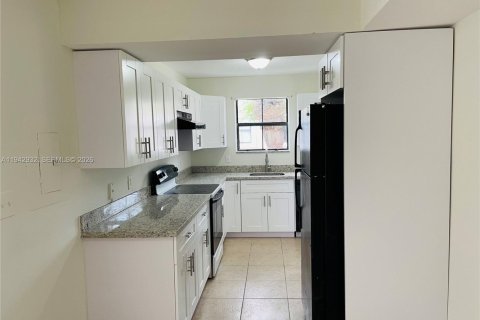 Copropriété à louer à Miami, Floride: 1 chambre, 69.4 m2 № 1999236 - photo 7
