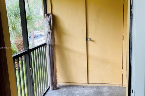 Copropriété à louer à Miami, Floride: 1 chambre, 69.4 m2 № 1999236 - photo 16