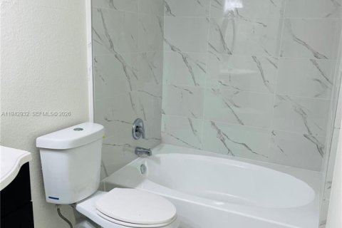 Copropriété à louer à Miami, Floride: 1 chambre, 69.4 m2 № 1999236 - photo 12