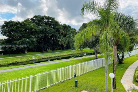 Copropriété à louer à Miami, Floride: 1 chambre, 69.4 m2 № 1999236 - photo 2