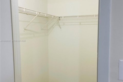 Copropriété à louer à Miami, Floride: 1 chambre, 69.4 m2 № 1999236 - photo 13