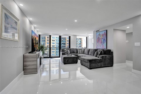 Condo in Hollywood, Florida, 2 bedrooms  № 1741440 - photo 3