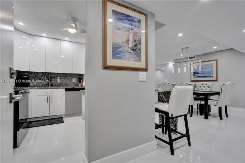 Condo in Hollywood, Florida, 2 bedrooms  № 1741440 - photo 21