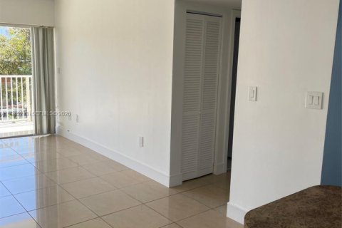 Copropriété à vendre à North Miami Beach, Floride: 1 chambre, 66.89 m2 № 2046644 - photo 3