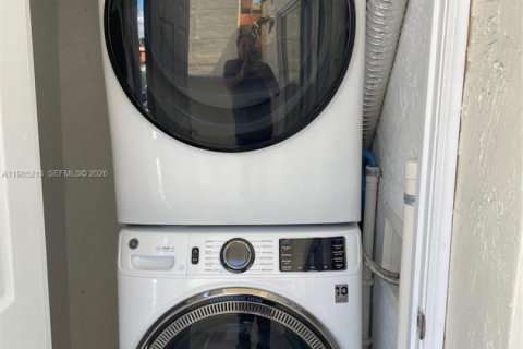 Copropriété à vendre à North Miami Beach, Floride: 1 chambre, 66.89 m2 № 2046644 - photo 12