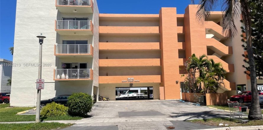 Condo à North Miami Beach, Floride, 1 chambre  № 2046644