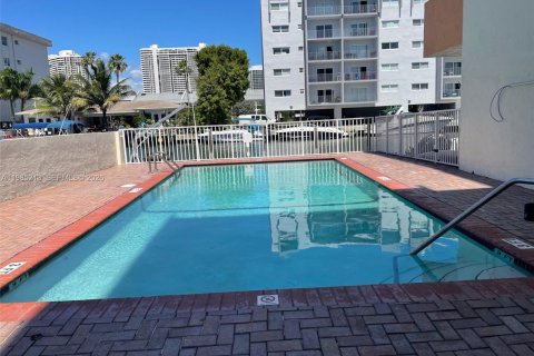 Copropriété à vendre à North Miami Beach, Floride: 1 chambre, 66.89 m2 № 2046644 - photo 15