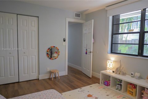 Townhouse in Fort Lauderdale, Florida 2 bedrooms, 124.95 sq.m. № 1711125 - photo 9