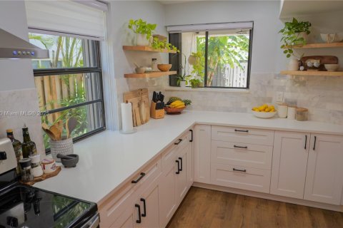 Townhouse in Fort Lauderdale, Florida 2 bedrooms, 124.95 sq.m. № 1711125 - photo 4