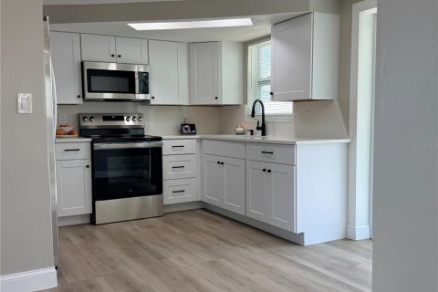 Villa ou maison à vendre à Port Richey, Floride: 2 chambres, 100.33 m2 № 2133385 - photo 11
