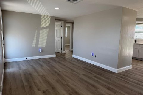 Villa ou maison à vendre à Port Richey, Floride: 2 chambres, 100.33 m2 № 2133385 - photo 4