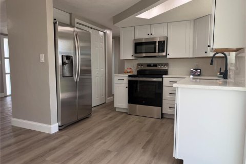 Villa ou maison à vendre à Port Richey, Floride: 2 chambres, 100.33 m2 № 2133385 - photo 8