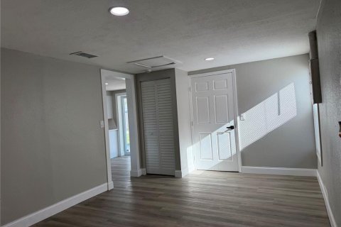Villa ou maison à vendre à Port Richey, Floride: 2 chambres, 100.33 m2 № 2133385 - photo 9