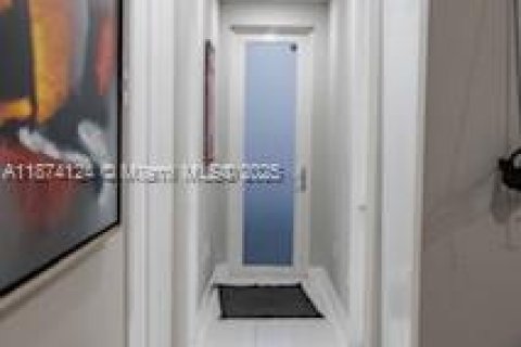 Купить кондоминиум в Дорал, Флорида 3 спальни, 125.51м2, № 2080364 - фото 11