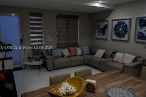 Купить кондоминиум в Дорал, Флорида 3 спальни, 125.51м2, № 2080364 - фото 4