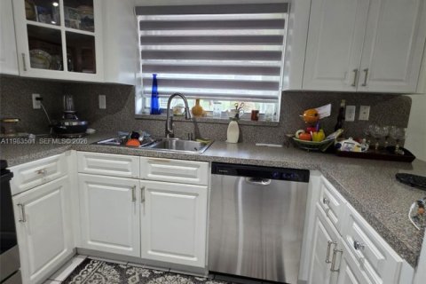 Copropriété à louer à Miami, Floride: 1 chambre, 71.26 m2 № 2047683 - photo 6