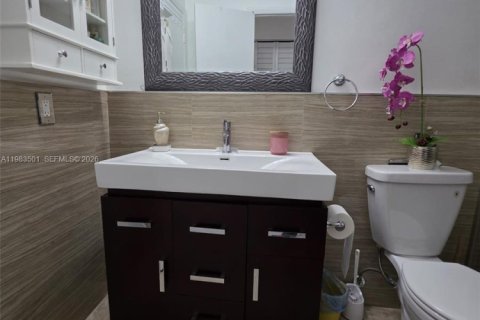 Copropriété à louer à Miami, Floride: 1 chambre, 71.26 m2 № 2047683 - photo 10