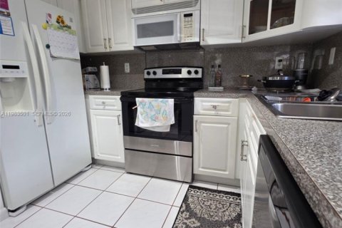 Copropriété à louer à Miami, Floride: 1 chambre, 71.26 m2 № 2047683 - photo 7