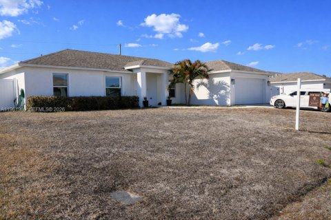 House in Port St. Lucie, Florida 3 bedrooms, 172.98 sq.m. № 2024878 - photo 2