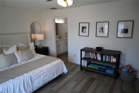 House in Port St. Lucie, Florida 3 bedrooms, 172.98 sq.m. № 2024878 - photo 18