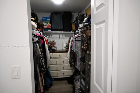 House in Port St. Lucie, Florida 3 bedrooms, 172.98 sq.m. № 2024878 - photo 21