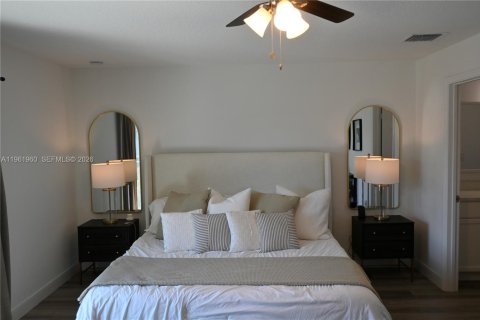 House in Port St. Lucie, Florida 3 bedrooms, 172.98 sq.m. № 2024878 - photo 17