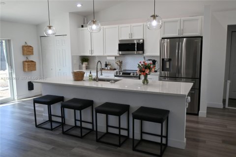 House in Port St. Lucie, Florida 3 bedrooms, 172.98 sq.m. № 2024878 - photo 12