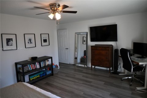 House in Port St. Lucie, Florida 3 bedrooms, 172.98 sq.m. № 2024878 - photo 20