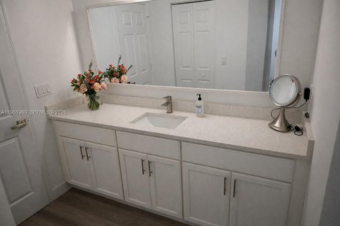 House in Port St. Lucie, Florida 3 bedrooms, 172.98 sq.m. № 2024878 - photo 22