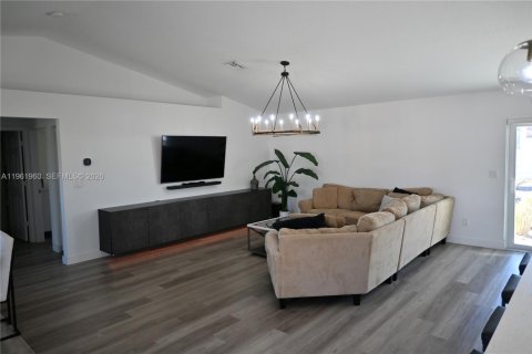 House in Port St. Lucie, Florida 3 bedrooms, 172.98 sq.m. № 2024878 - photo 8