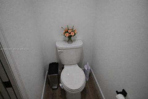 House in Port St. Lucie, Florida 3 bedrooms, 172.98 sq.m. № 2024878 - photo 24