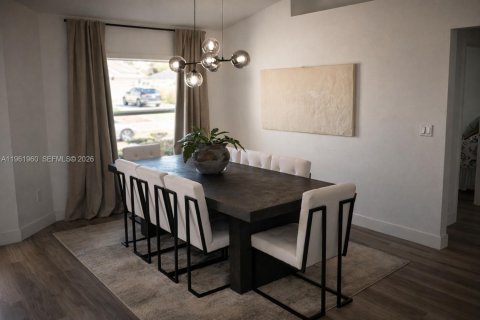 House in Port St. Lucie, Florida 3 bedrooms, 172.98 sq.m. № 2024878 - photo 7