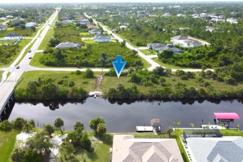 Terreno en Port Charlotte, Florida № 2081689