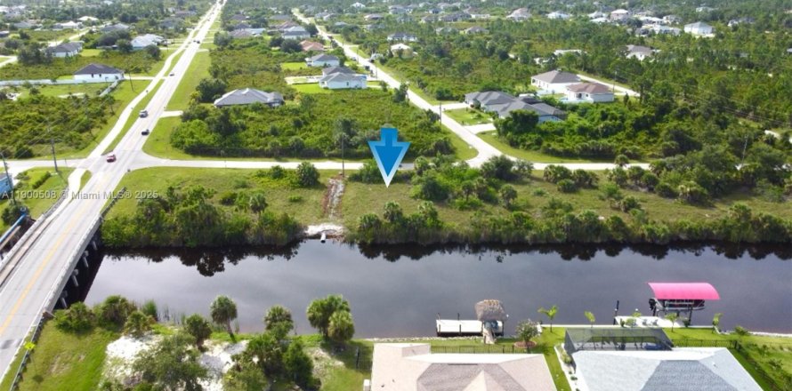 Land in Port Charlotte, Florida № 2081689
