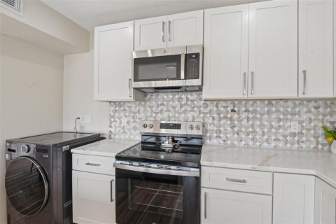 Condominio en venta en Palm Harbor, Florida, 1 dormitorio, 81.29 m2 № 2284856 - foto 11