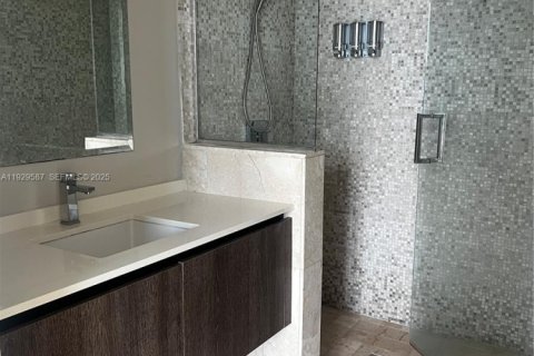 Condo in Miami, Florida, 2 bedrooms  № 1988434 - photo 9
